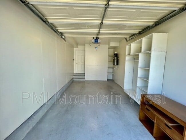 Building Photo - 499 N 200 W