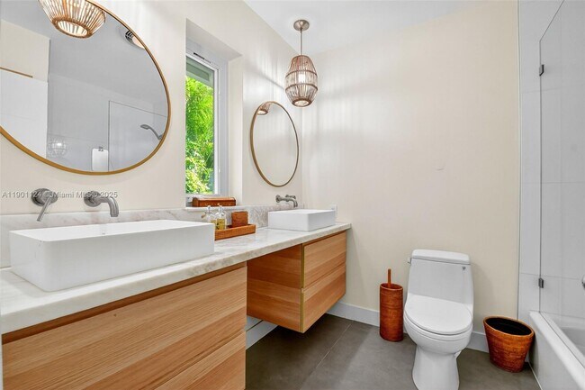 Building Photo - 2910 N Flagler Dr