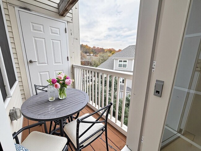 Building Photo - 121 Centre St