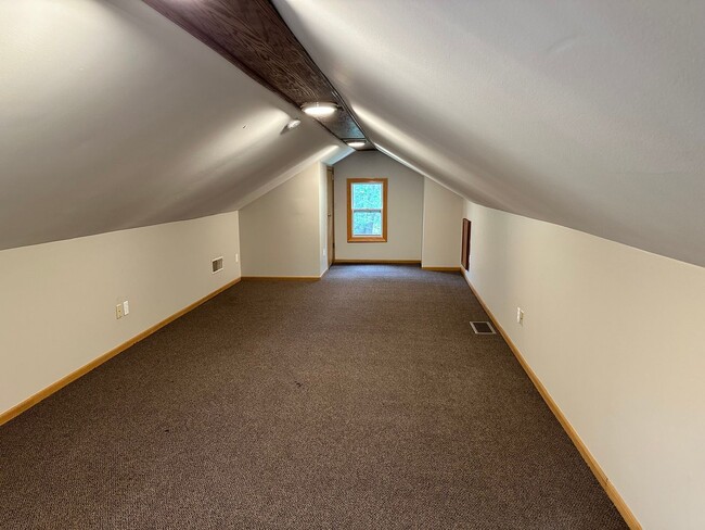 Building Photo - 2 bedroom house with a HUGE loft in Ellet