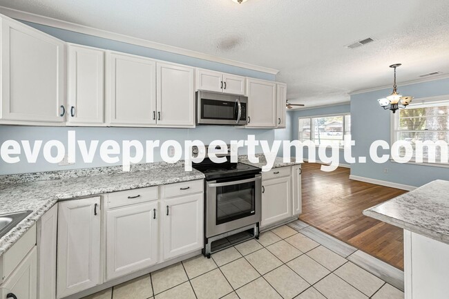 Building Photo - SPACIOUS CHARMING HOME!