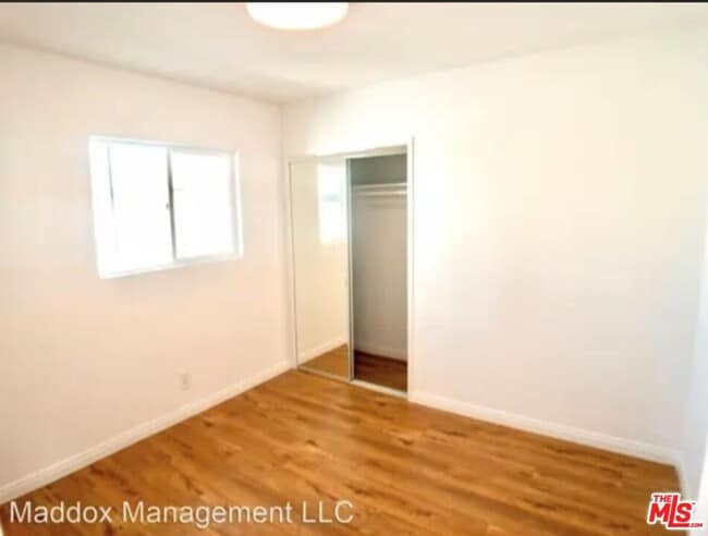 Building Photo - 5614 S Western Ave