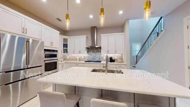 Building Photo - 33 Ficus Ln