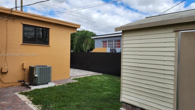 Building Photo - 8010 SW 16th St