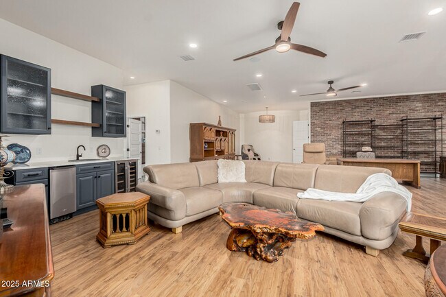 Building Photo - 7002 E Aster Dr