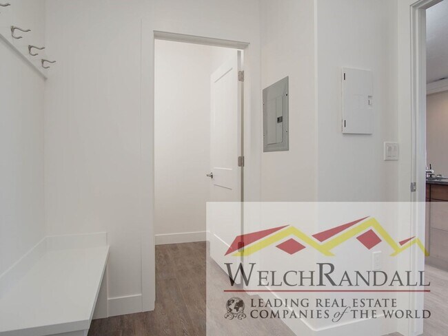 Building Photo - Spacious 3 Bed 2.5 Bath Townhome in West Haven