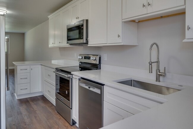 Building Photo - 405 Figuers Dr