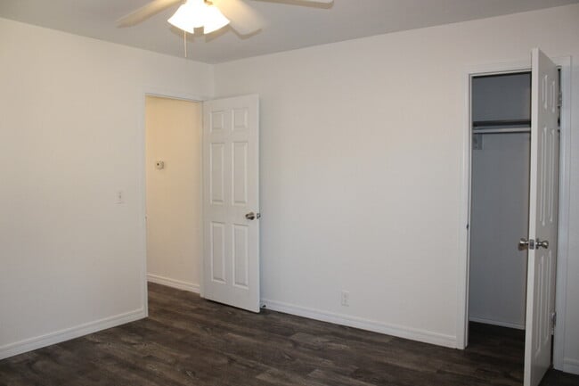 Building Photo - 1403 W Aries Rd