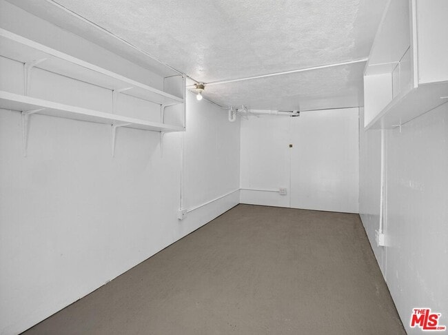 Building Photo - 2565 Glen Green St