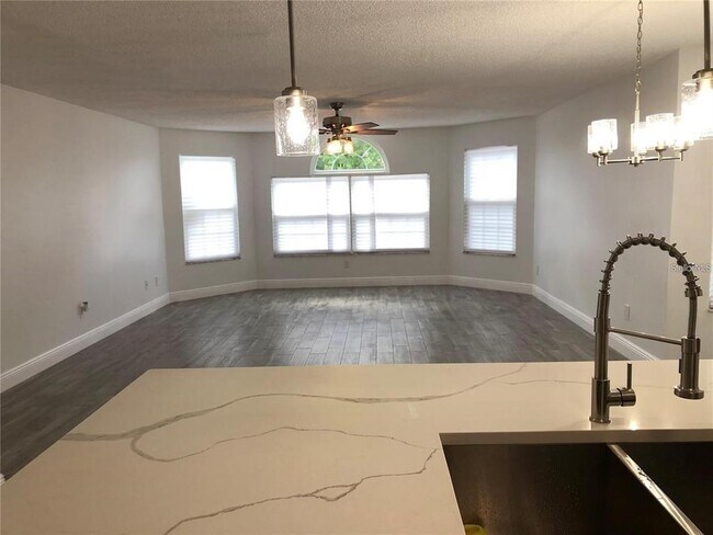 Building Photo - 2041 Royal Bay Blvd