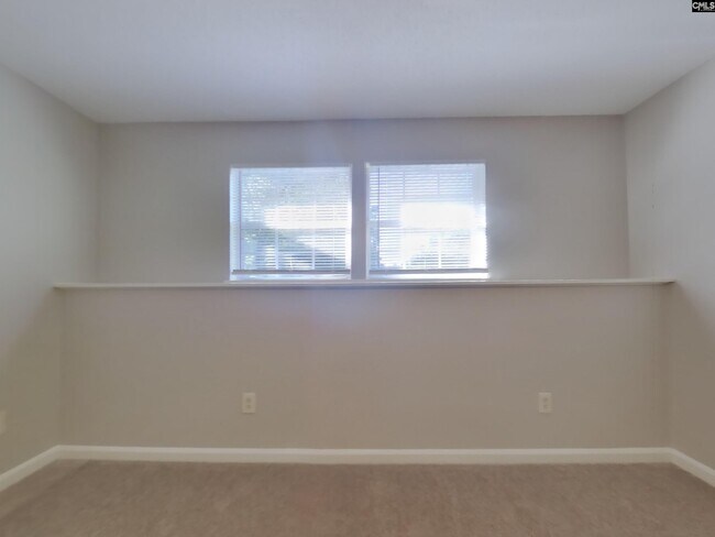 Building Photo - 64 Sweet Thorne Cir