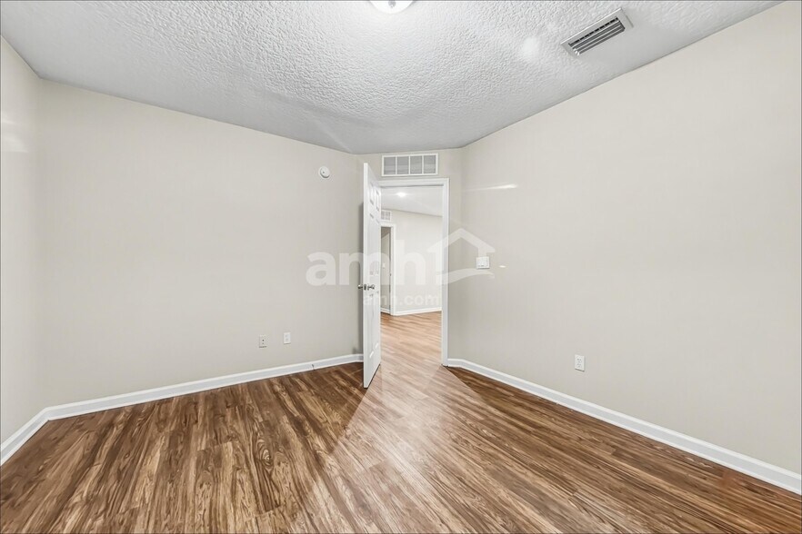 Building Photo - 6830 Morse Oaks Dr