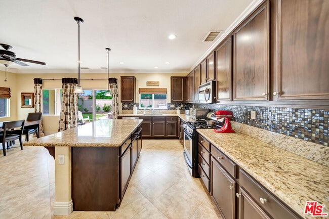 Building Photo - 27060 Mountain Willow Ln