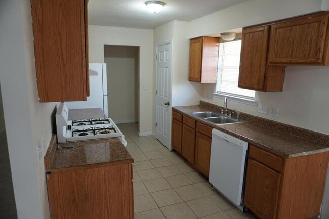 Building Photo - 1217 Westway Cir