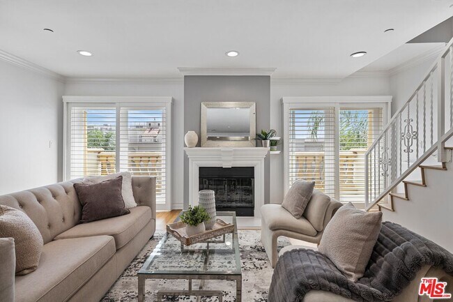 Primary Photo - 123 S Clark Dr