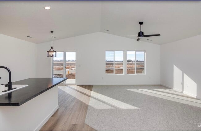 Building Photo - 7557 E Flyway St