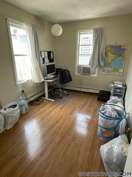 Building Photo - 1124 Cambridge St