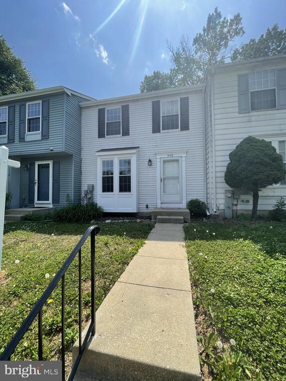 Building Photo - 9412 Chippenham Dr