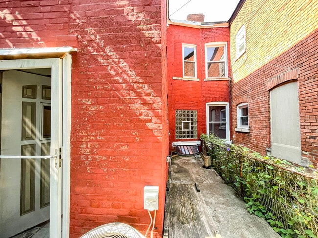 Building Photo - 305 Lawn St