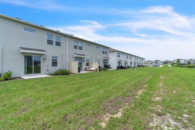 Building Photo - 3157 Laurent Lp