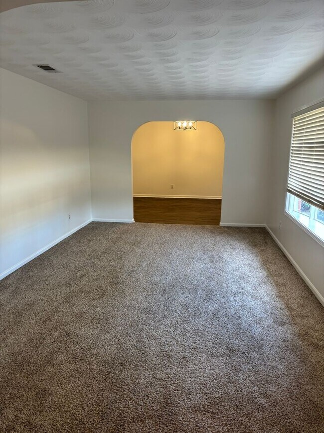 Building Photo - Where Comfort Meets Home