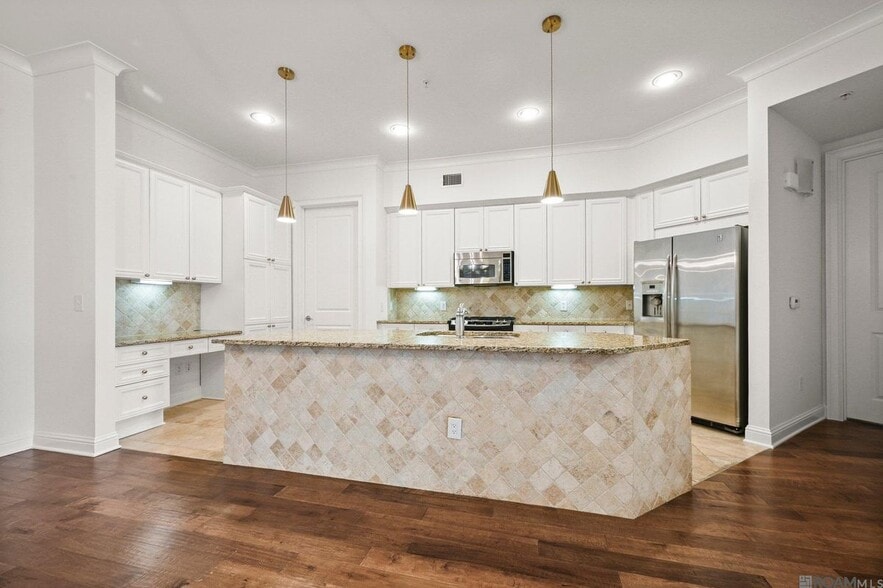 Building Photo - 998 Stanford Ave