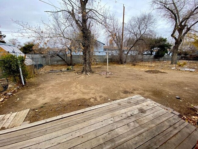 Building Photo - Reno Duplex - 1 Small Pet Friendly, Garage, Dishwasher, Washer/Dryer Inside Unit