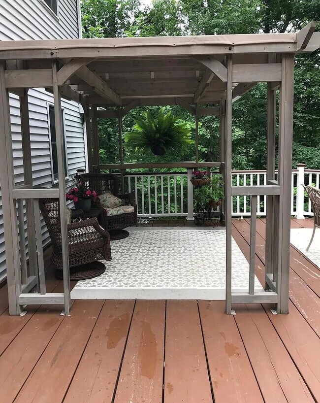 Building Photo - Two Story Cape Cod located in country sett...