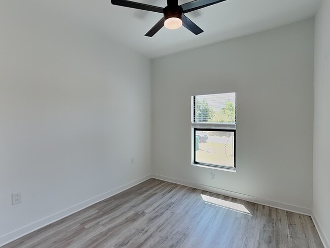 Building Photo - 558 Nimitz Blvd