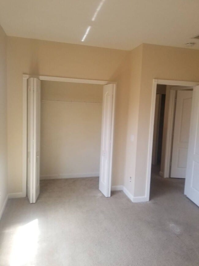 Building Photo - ? LIMITED TIME ONLY ?? For applicants meeting, all of our qualifications the owner is offering $5...