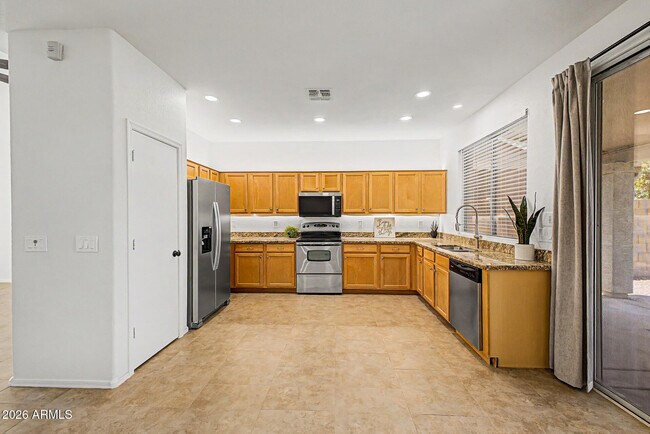 Building Photo - 414 N Hudson Pl