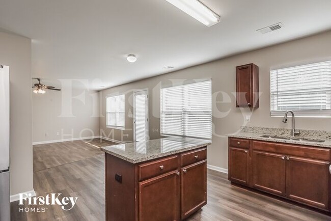 Building Photo - 260 Heaton Dr
