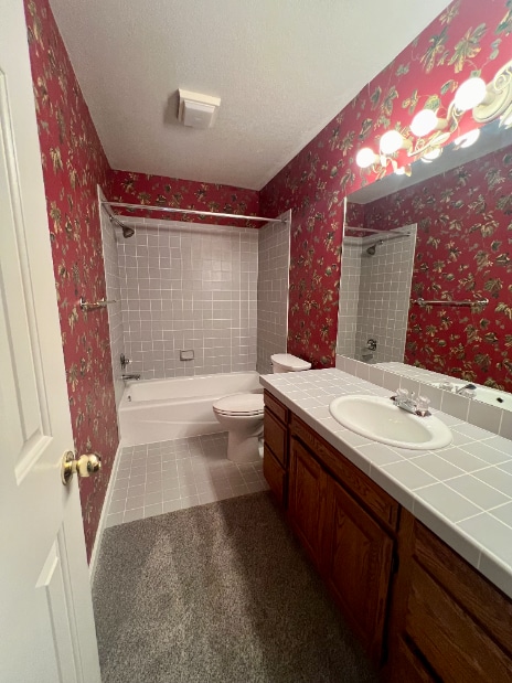 Building Photo - Spacious 4-Bed Retreat with Guest Suite & Fireplace