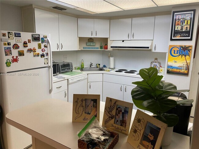 Building Photo - 3800 Galt Ocean Dr