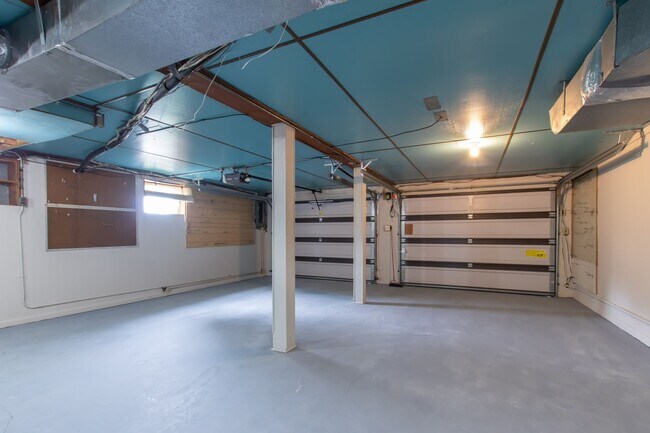 Building Photo - ONE YEAR LEASE WITH POSSIBLE LEASE PURCHAS...