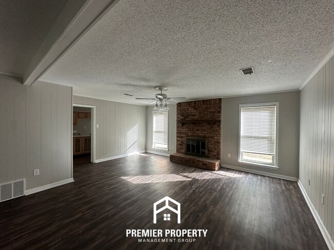 Building Photo - 2714 Gerald Ford Dr W