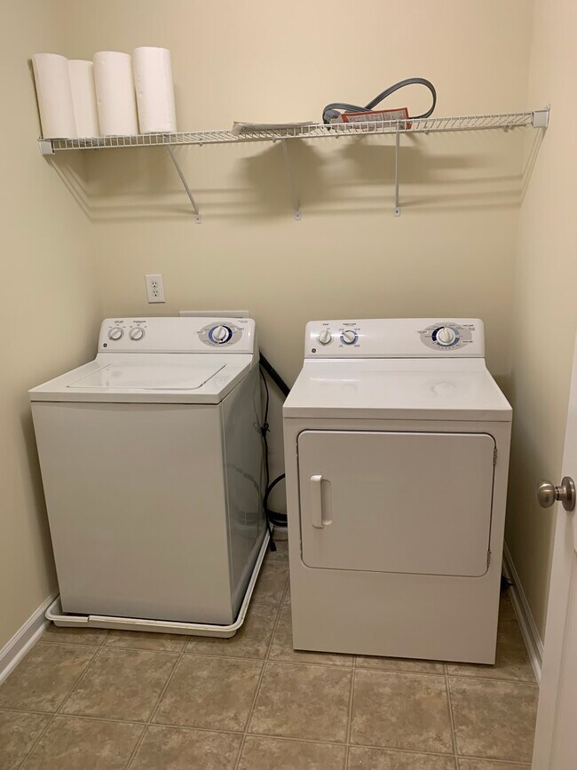 Building Photo - 11619 Stockdale Ct