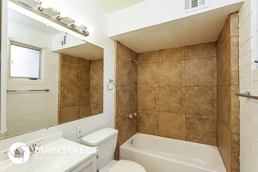 Building Photo - 3133 W Marshall Ave