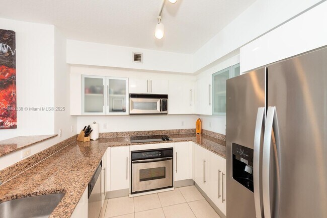 Building Photo - 325 S Biscayne Blvd