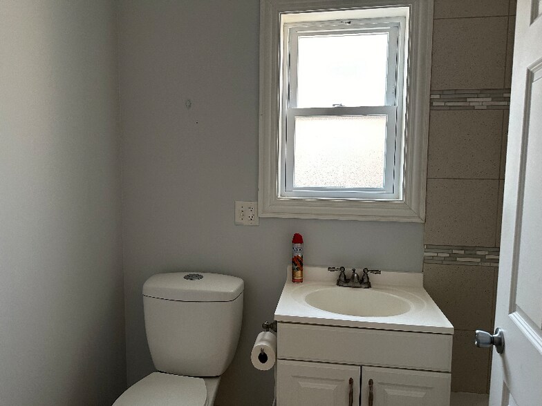 Building Photo - 1650 N Keeler Ave