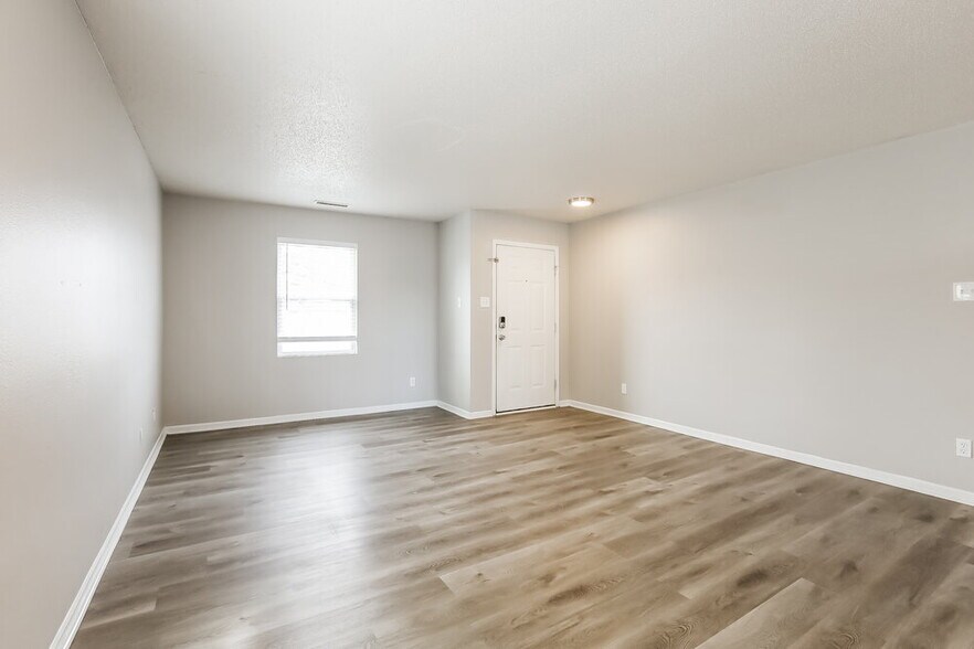 Building Photo - 8421 Ash Grove Dr