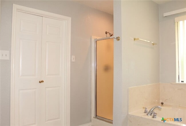 Building Photo - 5510 Shawn Dr