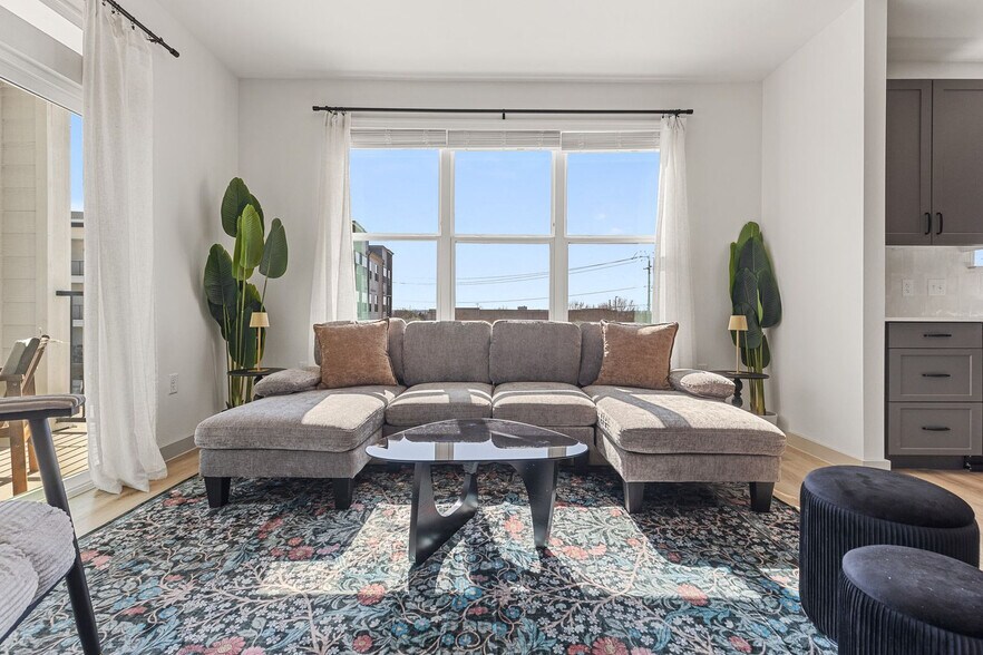 Building Photo - 1301 Leah Ave