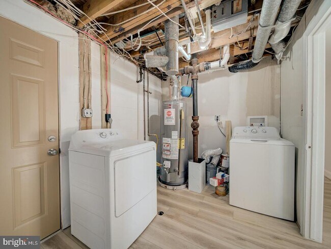 Building Photo - 2303 W Longview Dr