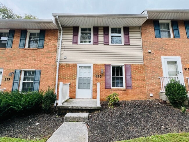 Primary Photo - 2 Bedroom, 1.5 Bath Townhouse