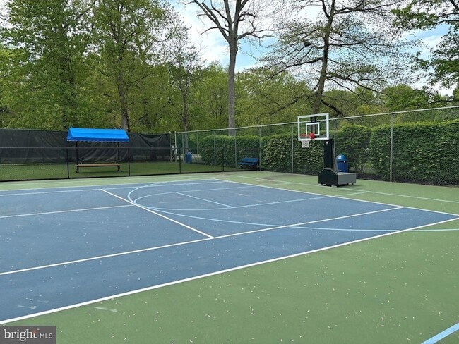 Building Photo - 14 Cheverny Ct