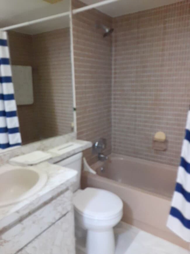 Building Photo - Annual turnkey furnished 1/1 ground floor ...
