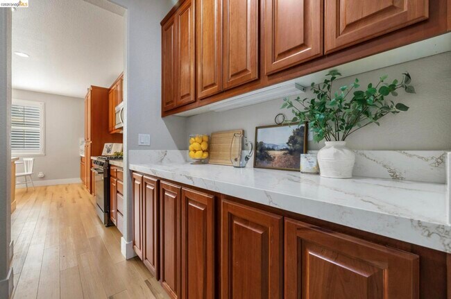 Building Photo - 822 Shasta Daisy Dr