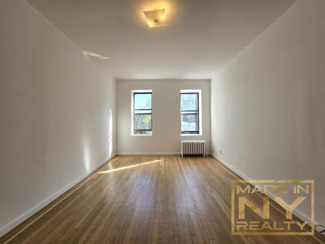 Building Photo - 3 bedroom in KEW GARDENS NY 11415