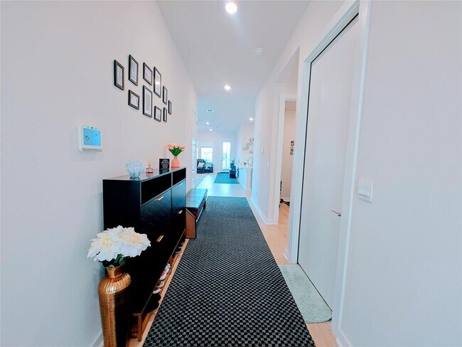 Building Photo - 228 Mystic Cyn Ln
